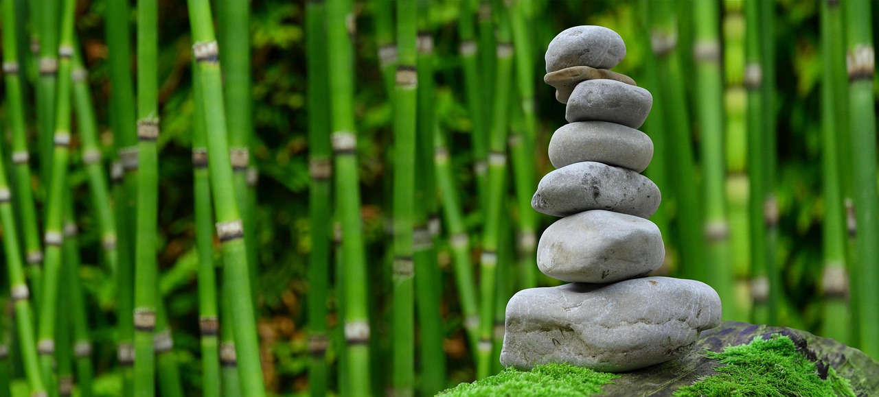 Kleine zen tuin met grind en bamboe. Kleine zen tuin met grind en bamboe.
