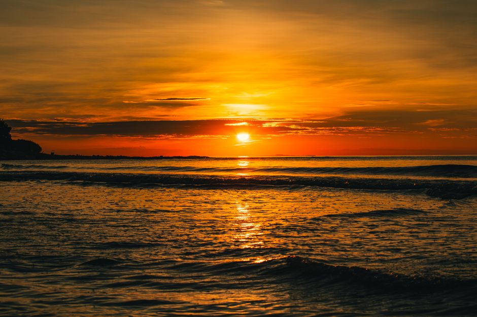 Decoratief terras tijdens een kleurrijke zonsondergang. Decoratief terras tijdens een kleurrijke zonsondergang.